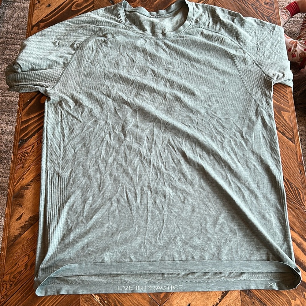 Men’s Lululemon Tshirt. Size XL.